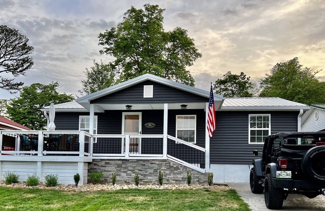 The Lazy Lure 3 bedroom with lake views