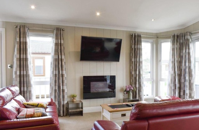 The Lazy Otter No 39-UK30748