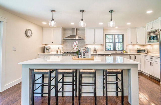 The Ledge Retreat with Private Hot Tub and Walk to Echo Lake