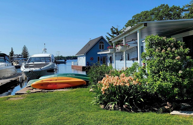 The Ledges Resort and Marina, Island Cottage