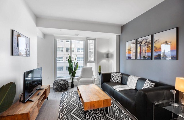 The Lennox 1 BR + DEN