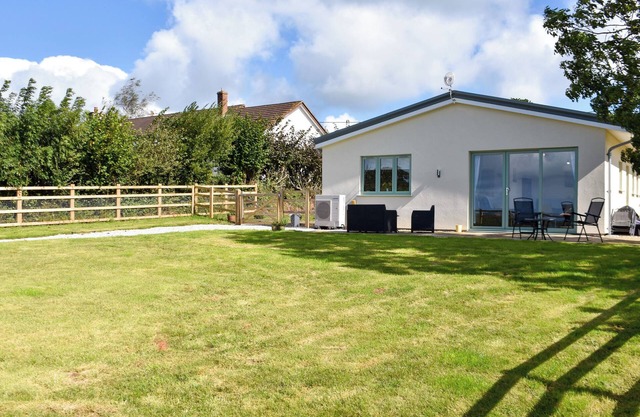 THE LINHAY, pet friendly, with a garden in Lapford