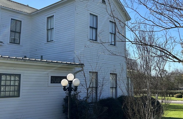 The Little House, 3 blocks to city square and 20 mins to Round Top