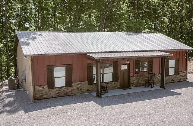The Little Red Barn near Dale Hollow Lake