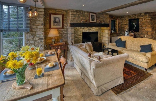 The Little Window, Classic Cotswolds Cottage