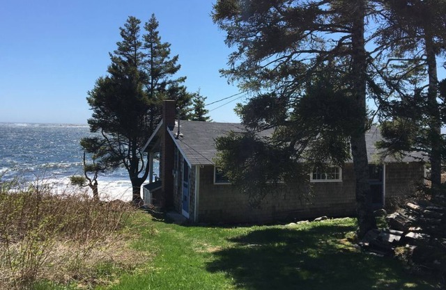 The Lobster Trap Cottage - on the water - Port Clyde
