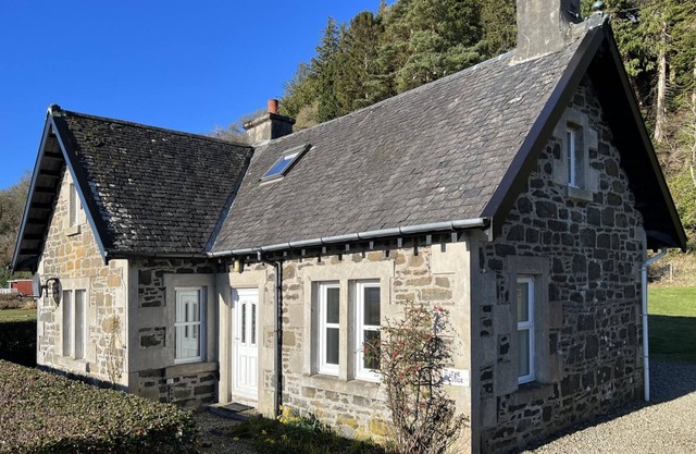 The Lodge - a lodge that sleeps 6 guests in 3 bedrooms