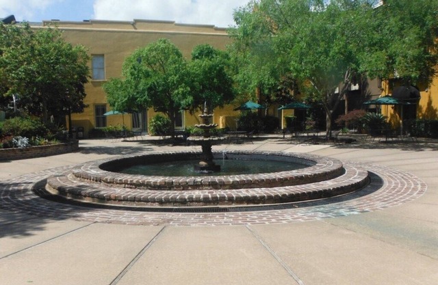 The Lodge Alley Inn™ - Studio (1Q)