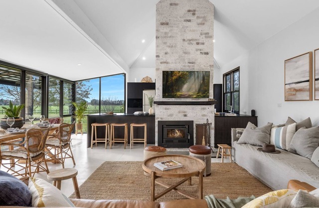 The Lodge - Historic Getaway in a Prime Destination