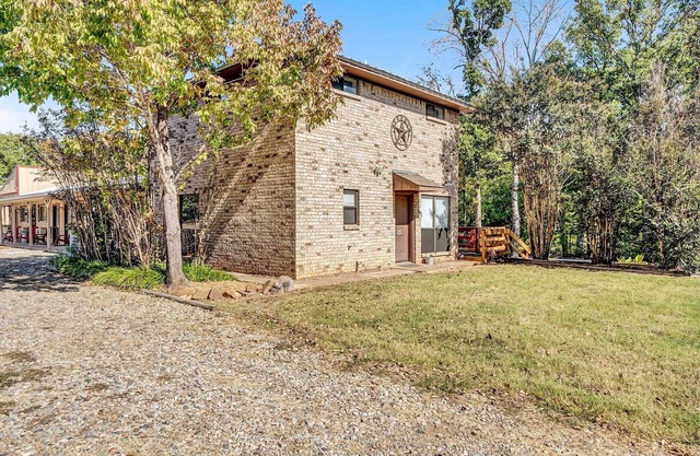 The Lodge. Modern comfort at Lake Fork. Full Kitchen.