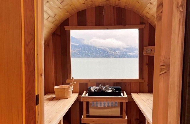 "The Lodge on Harrison Lake" Guest Suite 4 Wheelchair Accessible