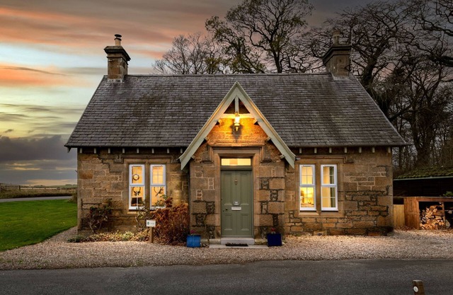 The Lodge on Scottish Estate - wood burner - dogs welcome