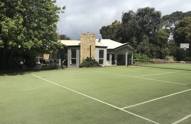 THE LODGE - TENNIS,LGE SPA,WOOD FIRE,