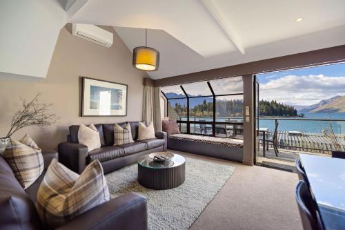 The Lodges 9 - Lake Front Views and Walk to Town