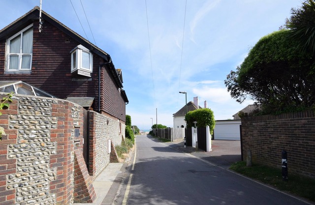 The Loft , Angmering-On-Sea - a apartment that sleeps 4 guests in 2 bedrooms