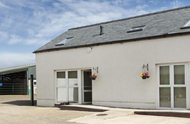 THE LOFT, pet friendly, with hot tub in Annan