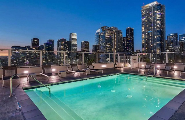 The Lofts: Rooftop Pool & Spa, Free Parking, DTLA (HSR22-002656)