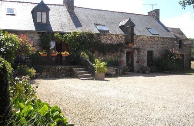 The Longere Sleeps 5 (2 Bedrooms)
