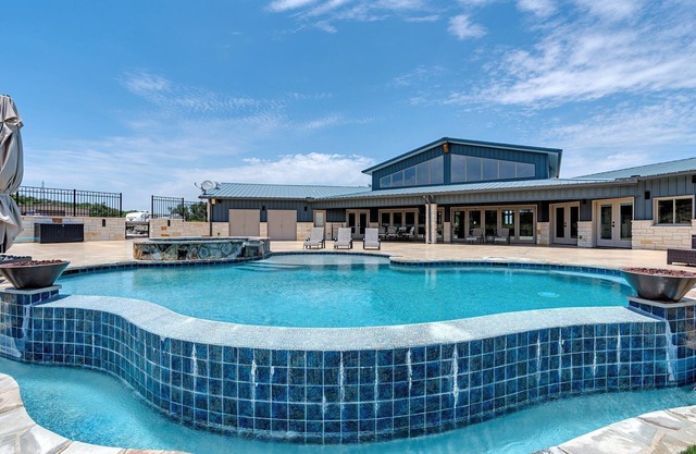 The Longhouse | Heated Pool | Hot Tub
