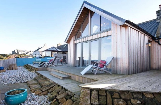THE LOOKOUT, pet friendly, with open fire in Hopeman
