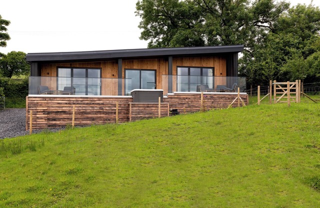 THE LOOKOUT, romantic, luxury holiday cottage in Longridge