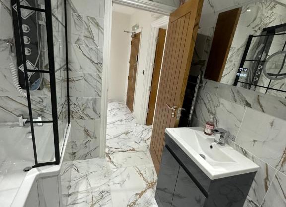 THE LUXE APARTMENTS - Burton upon Trent - Short & Long Stay Luxury Accommodation