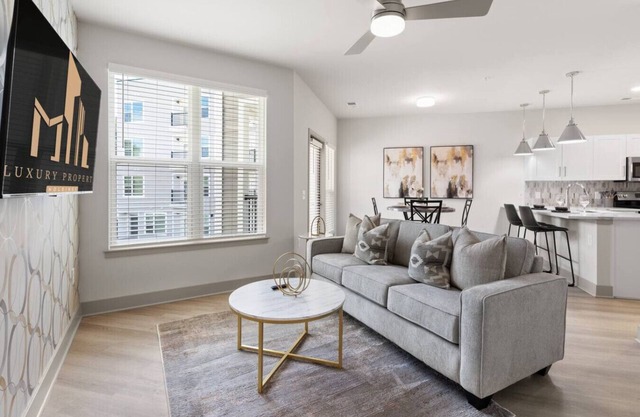 The Luxe Living 5 Min From Downtown