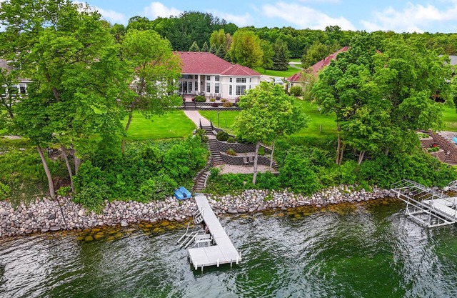 "The Luxe" on Lake Carlos