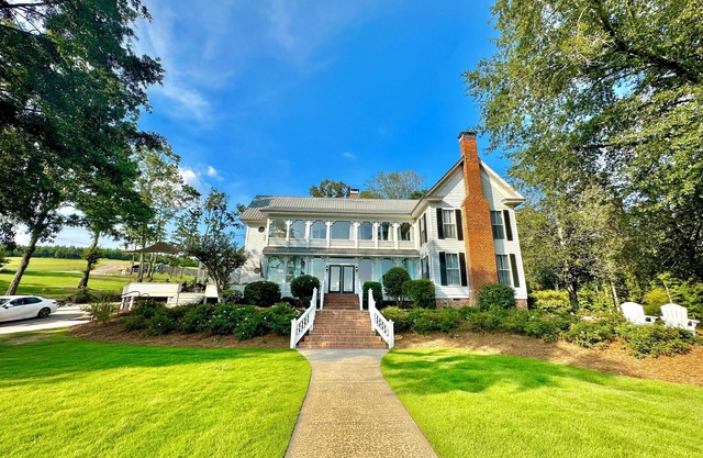 “The Magnolia House” LakeFront Compound Sleeps 58+!Pool, Hottub, kayaks, &more!
