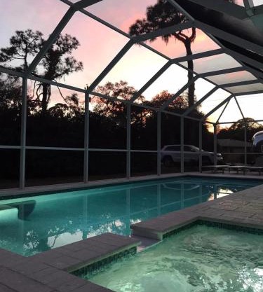The Manasota Beach House private Pool & Jacuzzi close to the beaches PET FRIENDLY