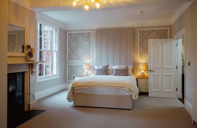 The Manor Lodge, Repton - Luxury House Sleeps 14