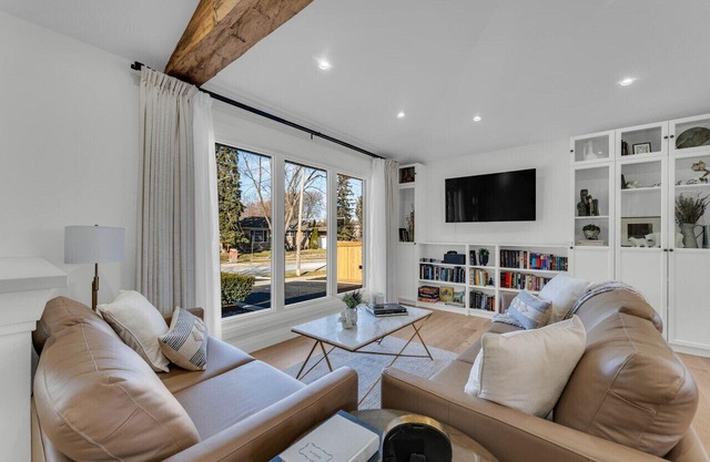 The Maple Tree: Luxury Family Home