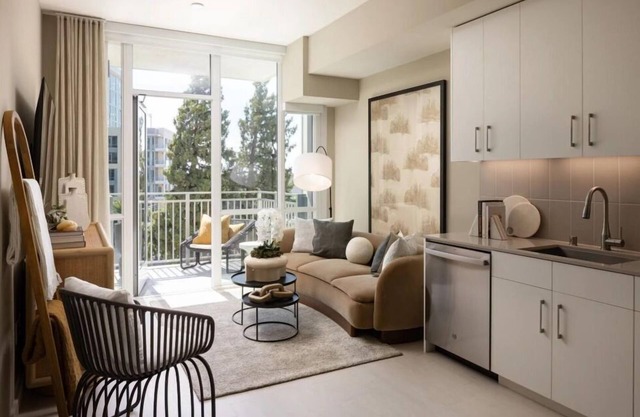 The Martin 1BR Condo | Family Friendly & Relaxing Stay