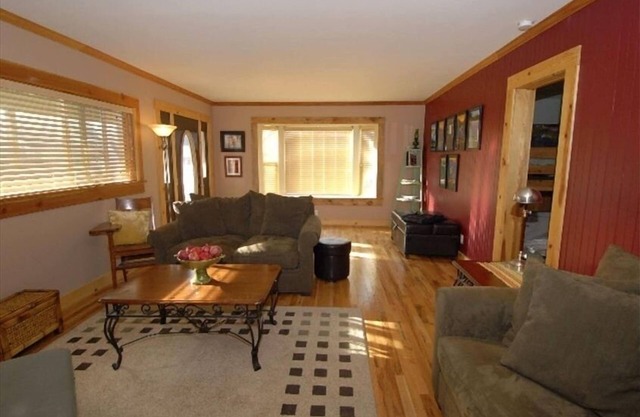 The McCloud Vacation Home on Mt. Shasta Sleeps 10+, Free Wifi