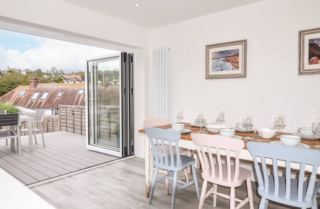 THE MEAD, family friendly, country holiday cottage in Beer