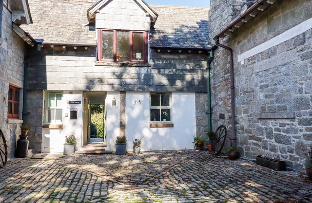 THE MEWS, pet friendly, character holiday cottage in Blisland