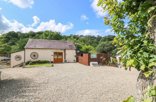 THE MILL, pet friendly, country holiday cottage in Penrhiwllan