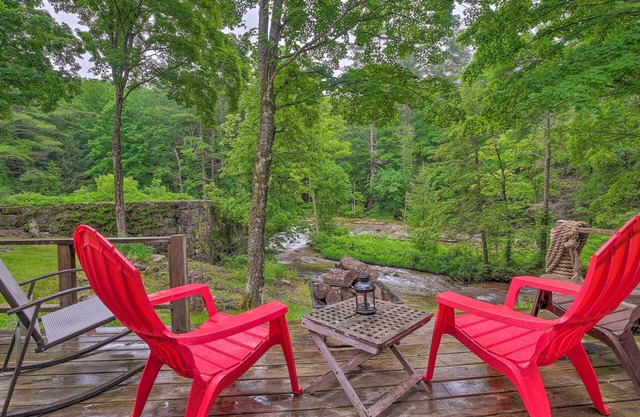 'The Mill River Cabin’ w/Fireplace & River View!