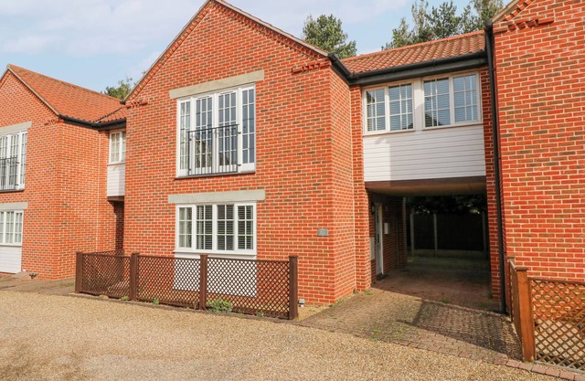 THE MILL STONES, family friendly, with a garden in Stalham