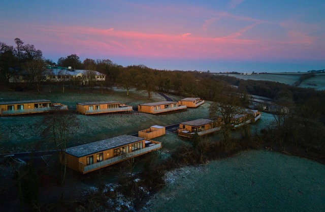 The Mole Resort sleeps 6 guests in 3 bedrooms