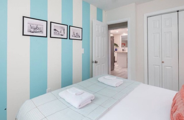 The Moonstone Cottage · Cozy + Walk to the Beach!