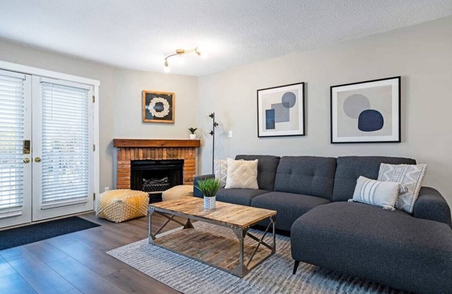 The Moose Lodge - Modern Condo in Collingwood