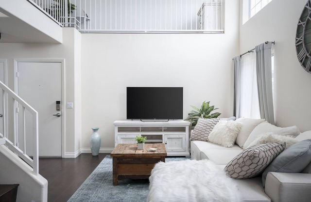 The "Mosaic Loft"-Huge & Open Space, Sleeping Loft, & Private Roof Deck!