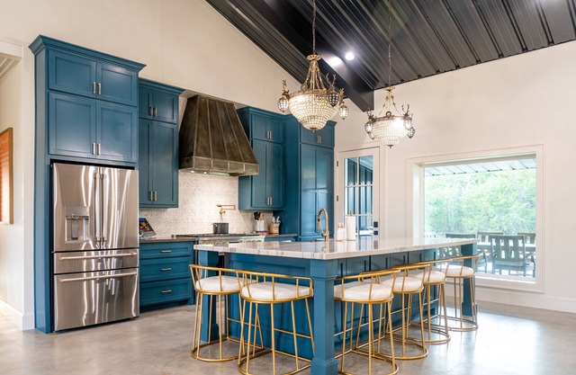 The Moxie: Luxe Barn Stay with Pool + Hot Tub + Game Room