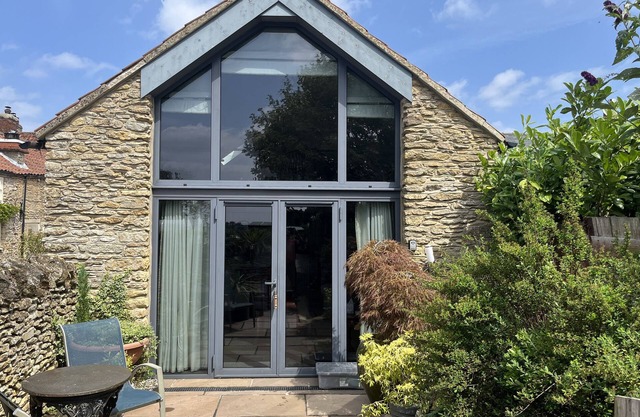 THE NAIL SHED, pet friendly, country holiday cottage in East Ayton