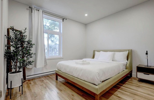 The NDG Charm|A 2BR Hidden Gem