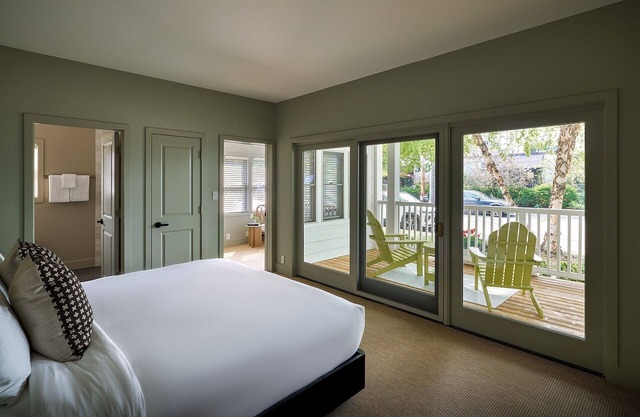 The Neighborhood Hotel - New Buffalo 101 - King + Day Bed + Porch