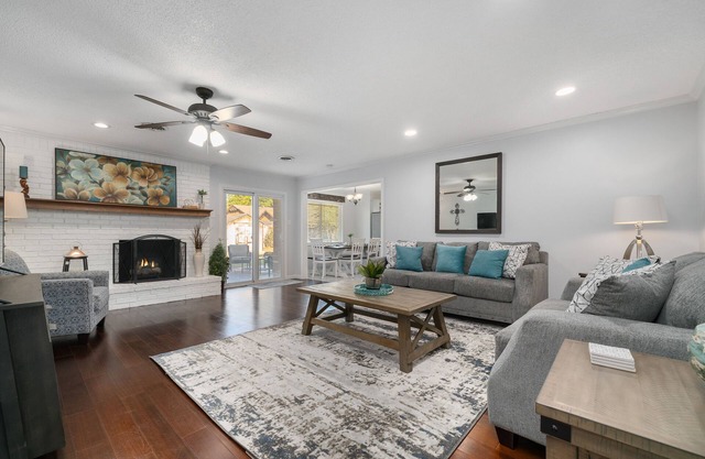 The Nest-Cozy 4BR in the heart of town w/fire pit