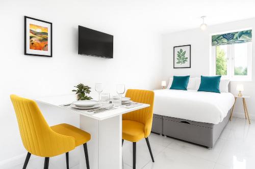 The Nest-Free Parking Cosy Studio, M40 access, underfloor heating