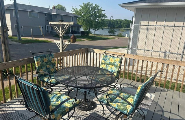 The Nest on Main, a cozy retreat in the heart of town